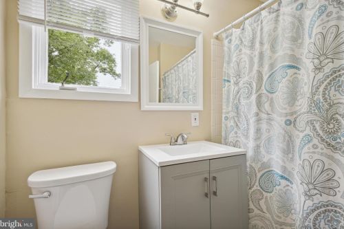 2001 Dundee Rd, Rockville MD 20850-3046 exterior