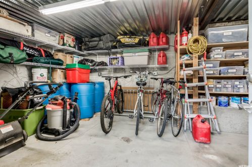 8616 Cima Dr, Sandy UT 84093-7060 exterior