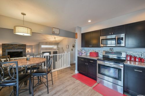 6389 Lotus Way, Taylorsville UT 84081-4302 exterior