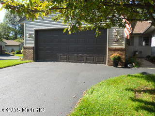 1302 Creekview Dr, Meskegon, MI 49441-3261