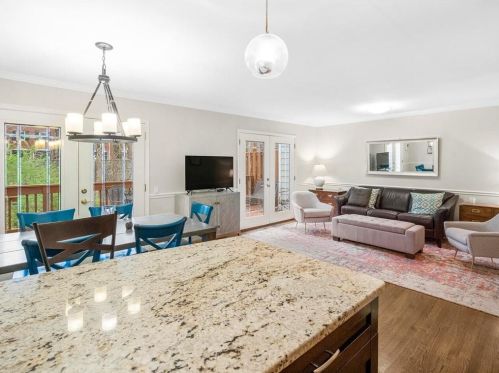 504 Dunwoody Chace, Atlanta GA 30328-6009 exterior