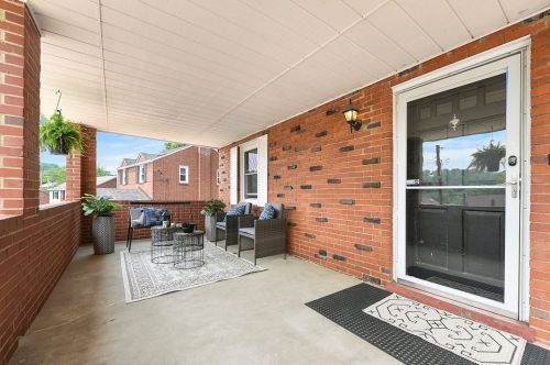 1531 Greencrest Dr, Pittsburgh, PA 15226-1919