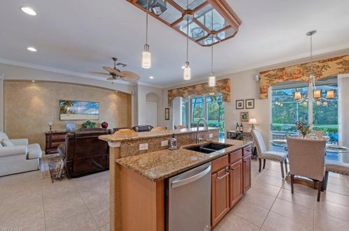 5616 Lago Villaggio Way, Naples FL 34104-5739 exterior