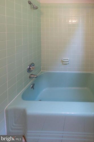 220 Hauser Ave, Trenton NJ 08620-1702 exterior