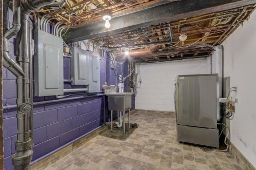 6990 Barnett Ln, Milwaukee WI 53217-3606 exterior