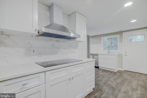 8901 Linton Ln, Alexandria VA 22308-2438 exterior