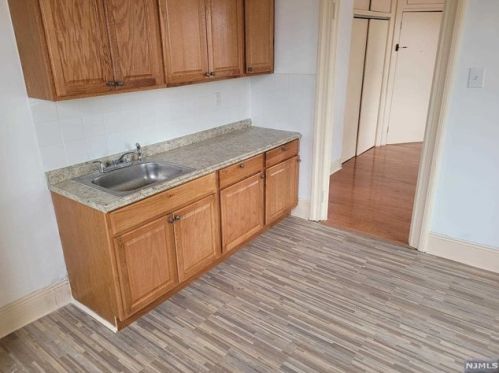 4810 Park Ave, Union City NJ  07086-7215 exterior