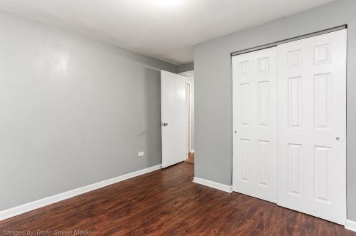 8122 Kingston Ave, Chicago IL 60617-1231 exterior