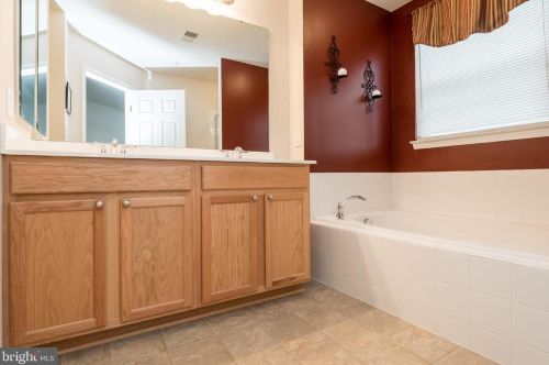 933 Hopkins Cor, Glen Burnie MD 21060-8452 exterior