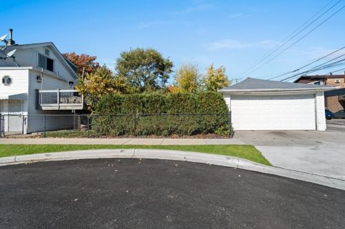 2201 72 Ct, Chicago IL 60707-4203 exterior