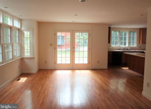 818 25th St, Arlington VA  22202-2431 exterior