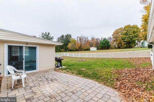 33 Vly Vw Dr, Hanover PA 17331-8307 exterior