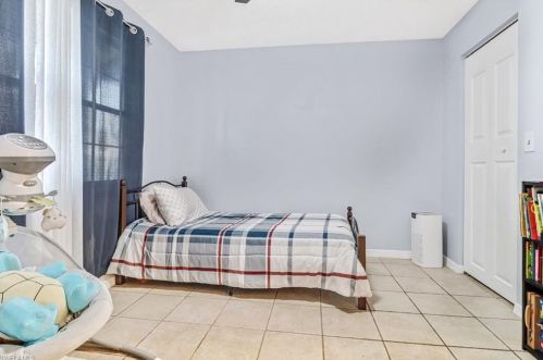 5234 Treetops Dr, Naples FL 34113-8520 exterior