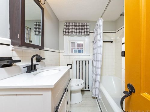 108 Harding St, New Britain CT 06052-1607 exterior