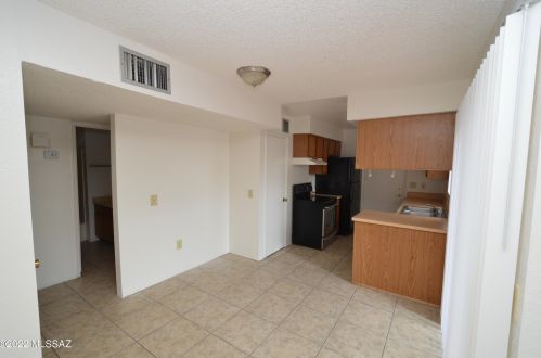 147 Brown Ave, Tucson AZ  85710-3125 exterior