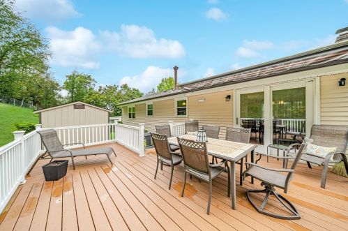 240 Larue Dr, Moon Twp, PA 15108-1154