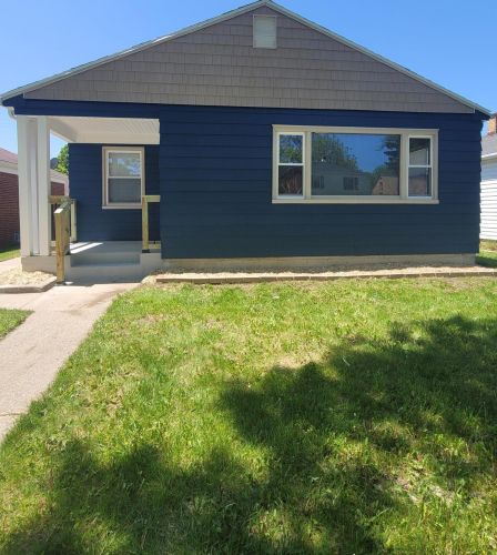 5033 24th St, Milwaukee, WI 53221-3447