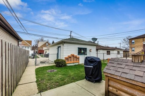 6712 Devon Ave, Chicago IL 60646-3703 exterior