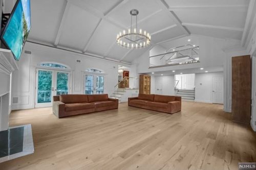 2 Toboggan Rdg Rd, Upper Saddle River NJ 07458-2521 exterior