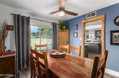 2464 Crocus Dr, Phoenix AZ 85053-5416 exterior