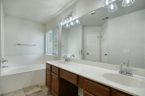 6804 Auckland Ct, Austin TX 78749-4135 exterior