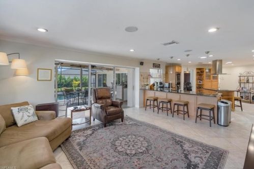 160 Madison Dr, Naples FL 34110-1323 exterior