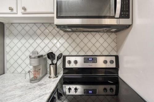 329 Granville Ct, Atlanta GA  30328-3434 exterior