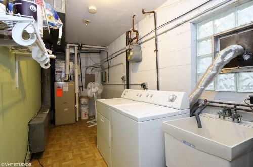 726 Junior Ter, Chicago IL  60613-1551 exterior