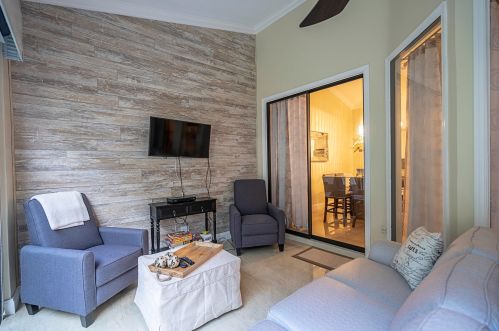 7195 Le Chalet Blvd, Boynton Beach FL 33472-5033 exterior