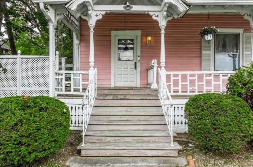 40 Bloomfield Ave, Windsor CT 06095-2303 exterior