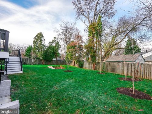 1422 Mayflower Dr, Mc Lean VA 22101-5615 exterior