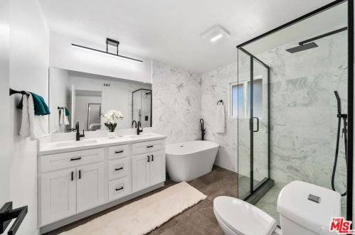 1837 Las Lanas Ln, Fullerton CA  92833-1814 exterior