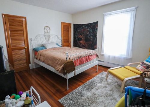 323 Oak St, New Britain CT 06051-1213 exterior