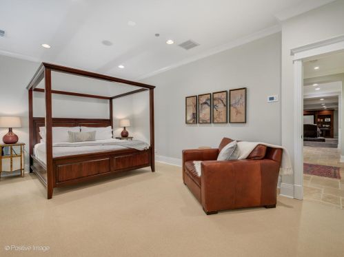 3720 Greenview Ave, Chicago IL 60613-3610 exterior