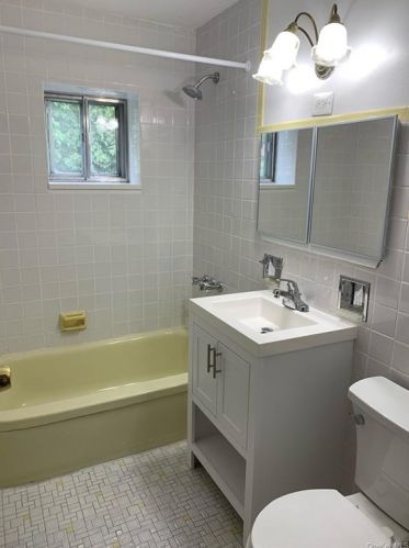 550 Bolton Ave, Bronx NY 10473-2903 exterior