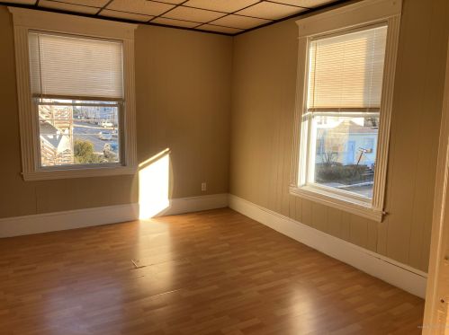 33 Howard St, Lewiston ME 04240-8640 exterior