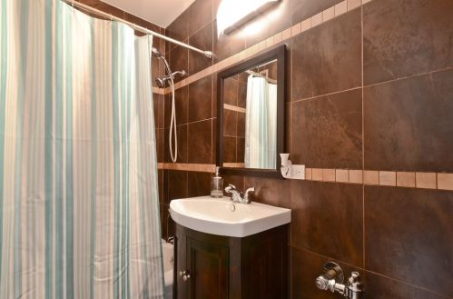 5757 Sheridan Rd, Chicago IL  60660-4735 exterior