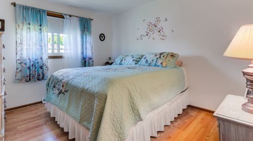 655 Fay Ave, Elmhurst IL 60126-2149 exterior