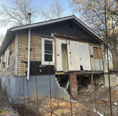 2480 Baker Rd, Atlanta GA 30318-6132 exterior