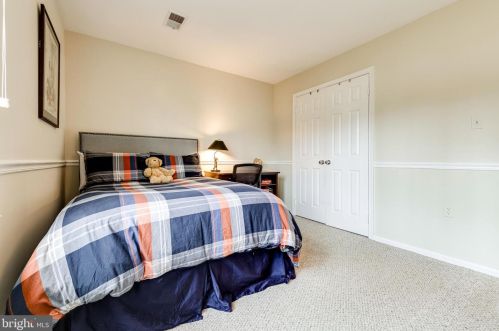 2122 Rampart Dr, Alexandria VA exterior