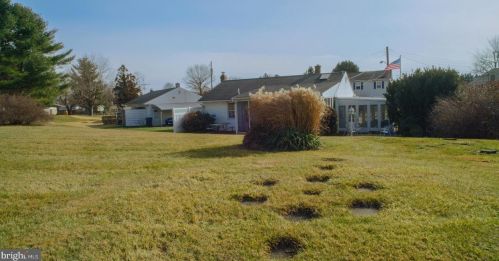 22 Lincoln Dr, Hanover PA 17331-4906 exterior