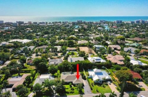 2001 Alamanda Dr, Naples, FL 34102-4713