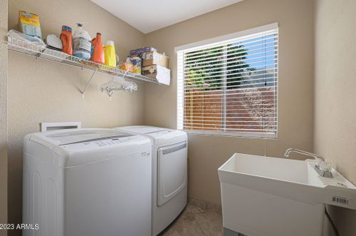 901 Beck Ln, Phoenix AZ  85022-3505 exterior