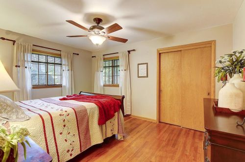 6038 Ironwood Ln, Milwaukee WI 53217-4423 exterior