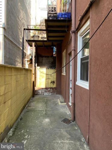 742 Carpenter St, Philadelphia PA 19146-2511 exterior