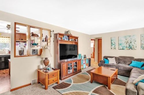 513 Beech Rd, Pittsburgh PA  15239-1809 exterior