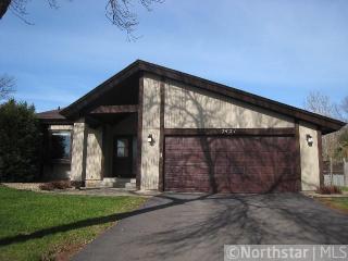 7471 Saratoga Dr, Chanhassen, MN 55317-9771