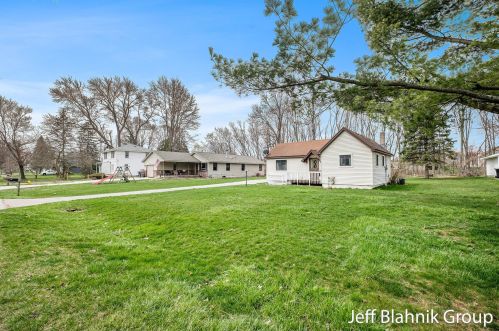 1005 Kusterer Dr, Grand Rapids, MI 49534-3607