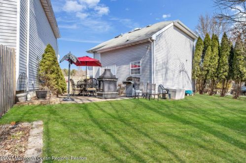 20 Kentucky Way, East Freehold NJ 07728-4612 exterior