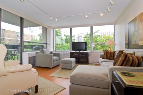 1460 Sandburg Ter, Chicago, IL 60610-7688